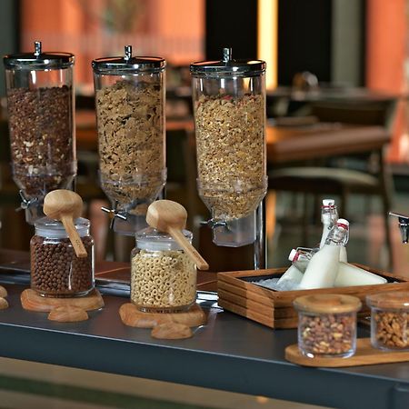Doubletree By Hilton Ben Guerir Hotel & Residences Benguerir Экстерьер фото