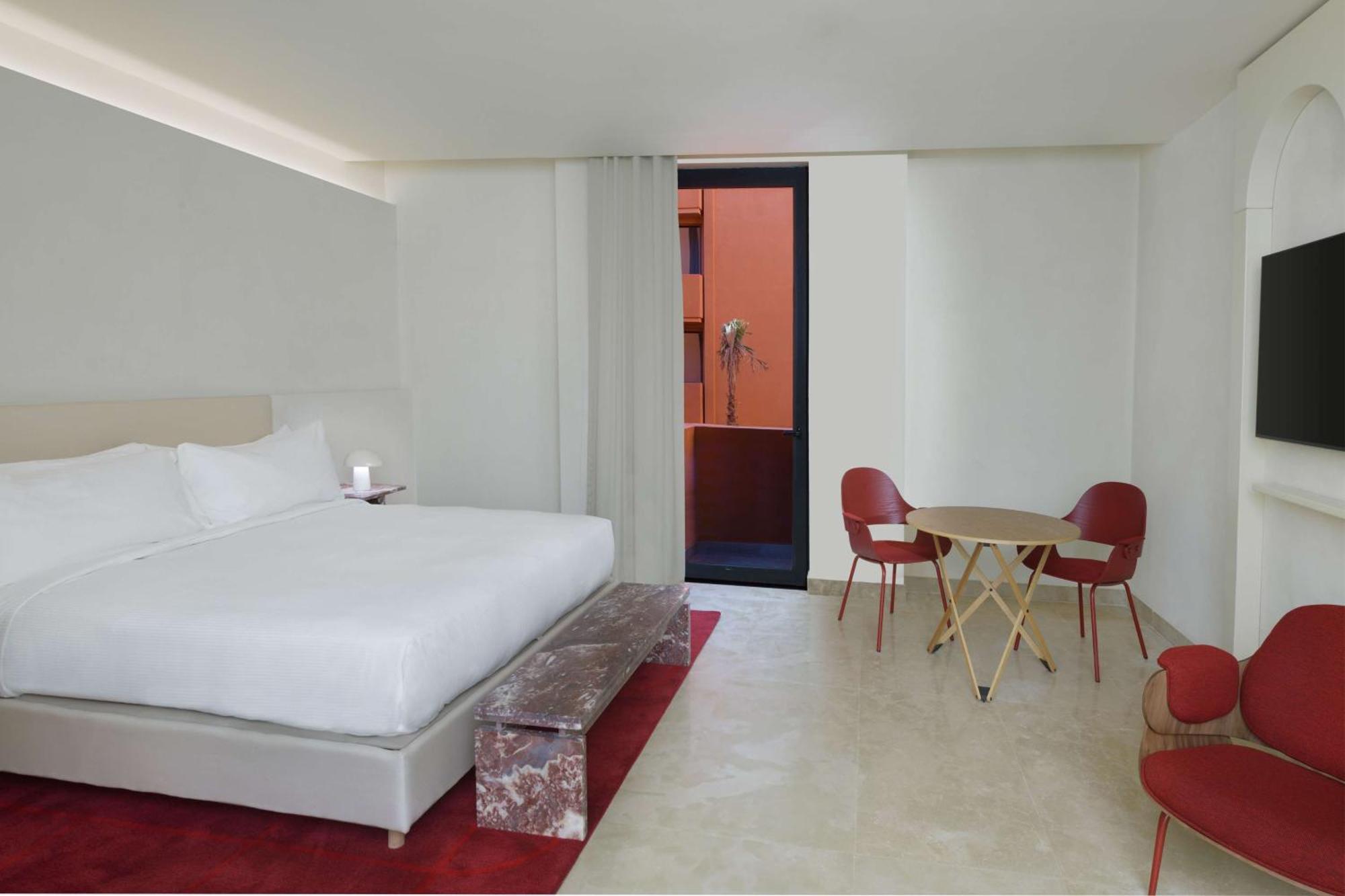 Doubletree By Hilton Ben Guerir Hotel & Residences Benguerir Экстерьер фото