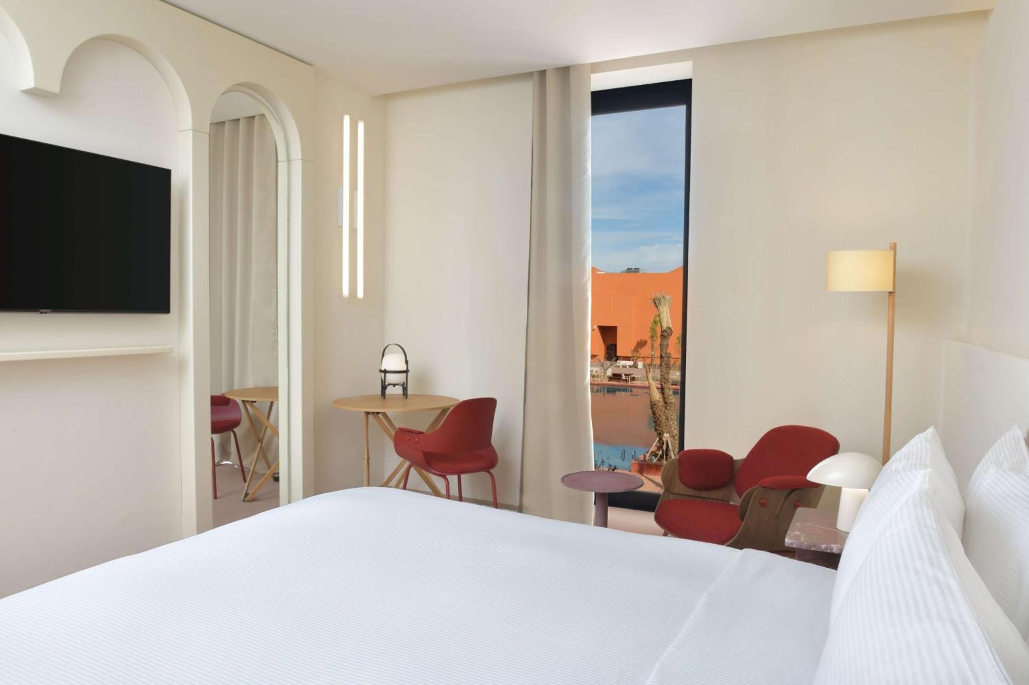 Doubletree By Hilton Ben Guerir Hotel & Residences Benguerir Экстерьер фото