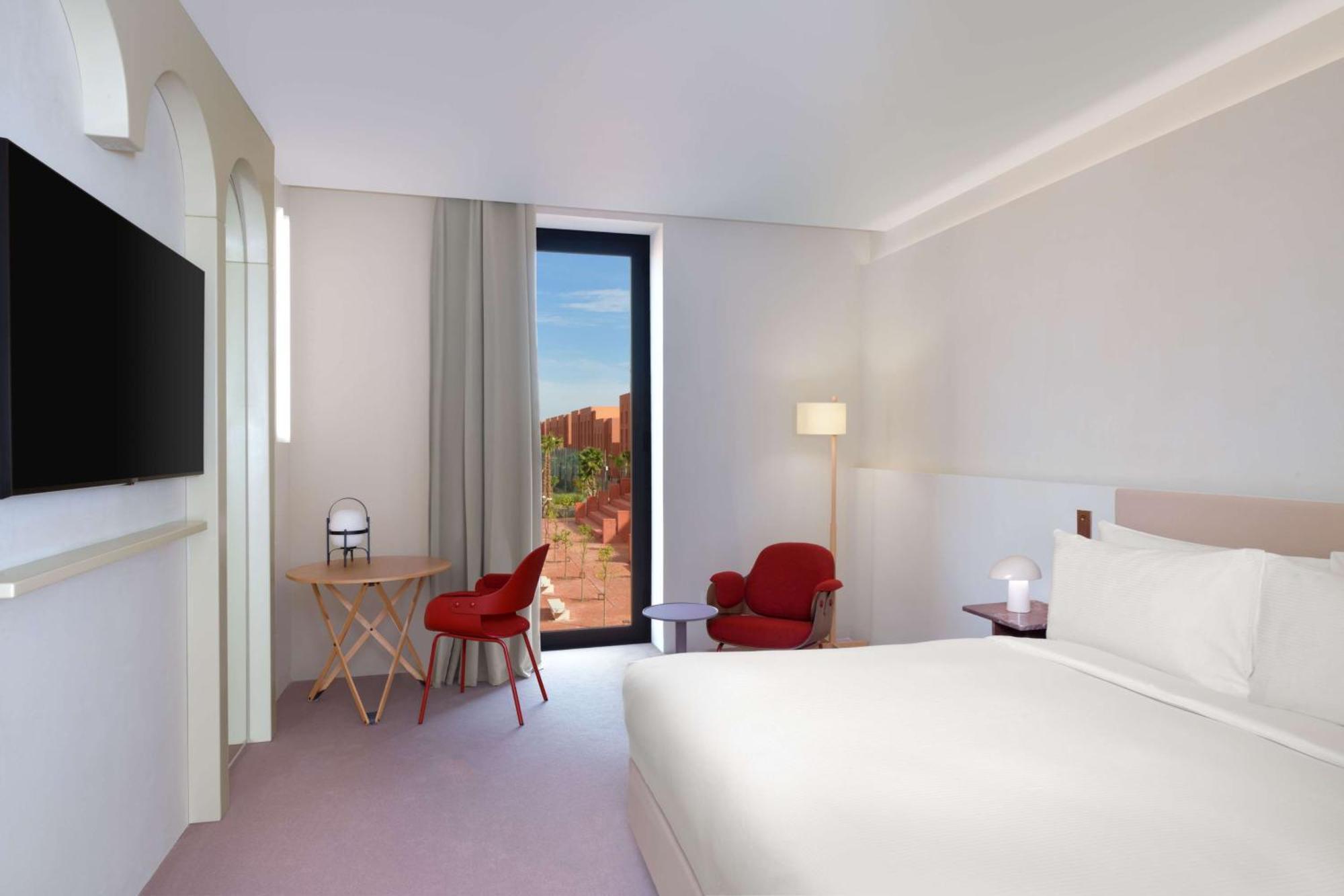 Doubletree By Hilton Ben Guerir Hotel & Residences Benguerir Экстерьер фото