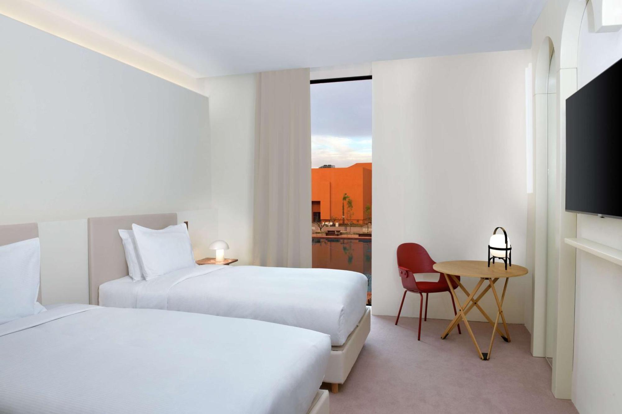 Doubletree By Hilton Ben Guerir Hotel & Residences Benguerir Экстерьер фото