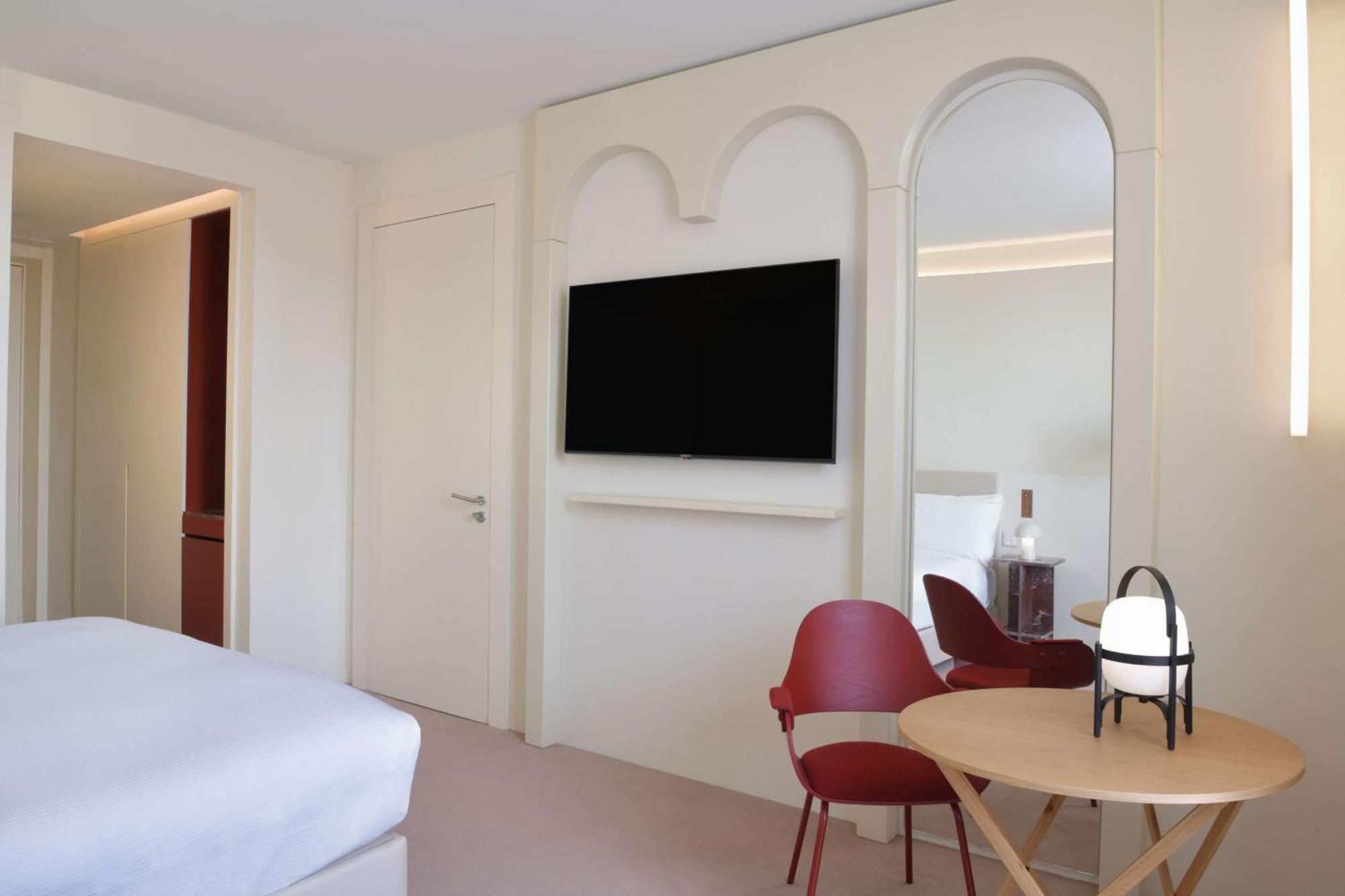 Doubletree By Hilton Ben Guerir Hotel & Residences Benguerir Экстерьер фото