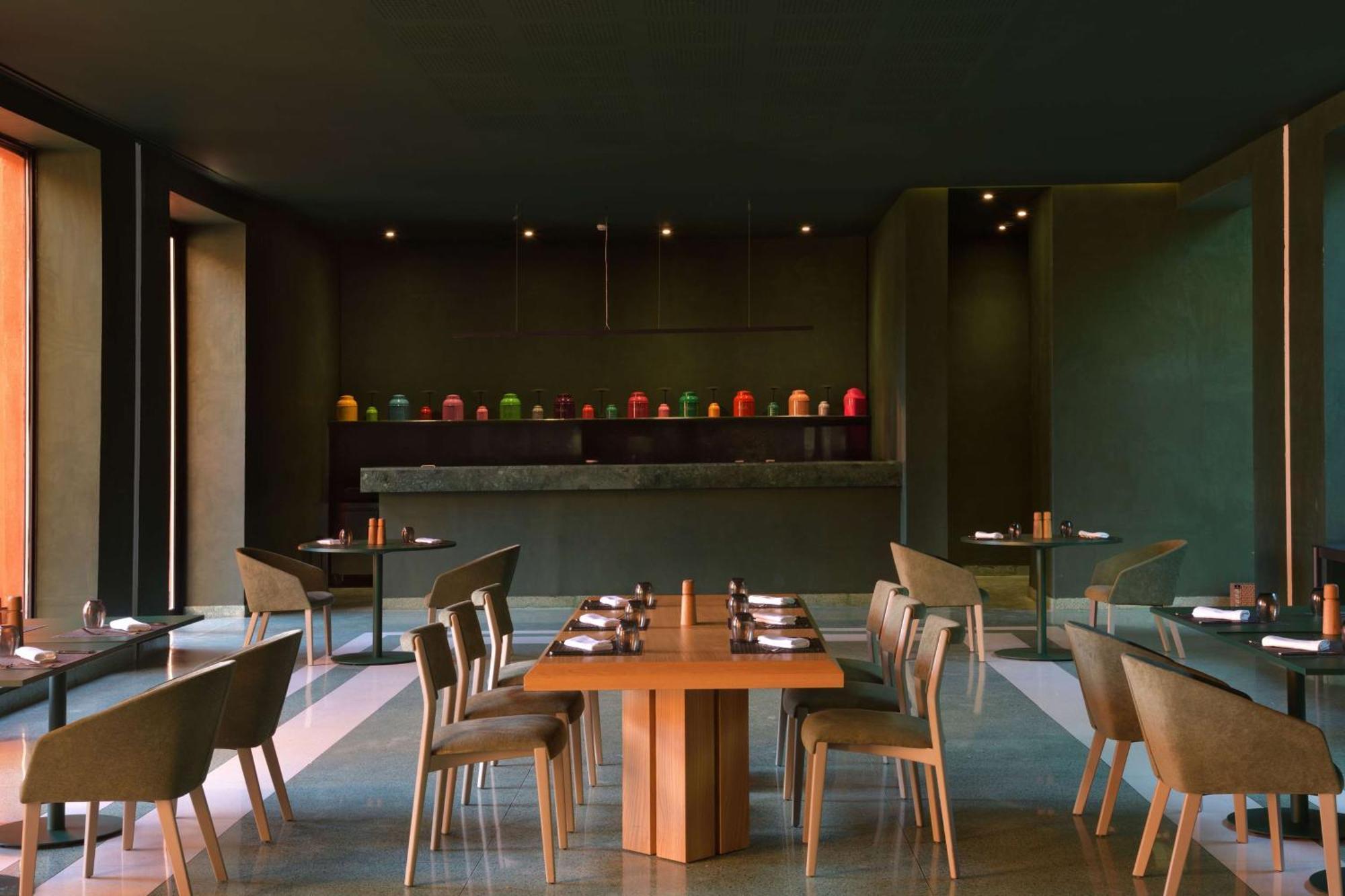 Doubletree By Hilton Ben Guerir Hotel & Residences Benguerir Экстерьер фото