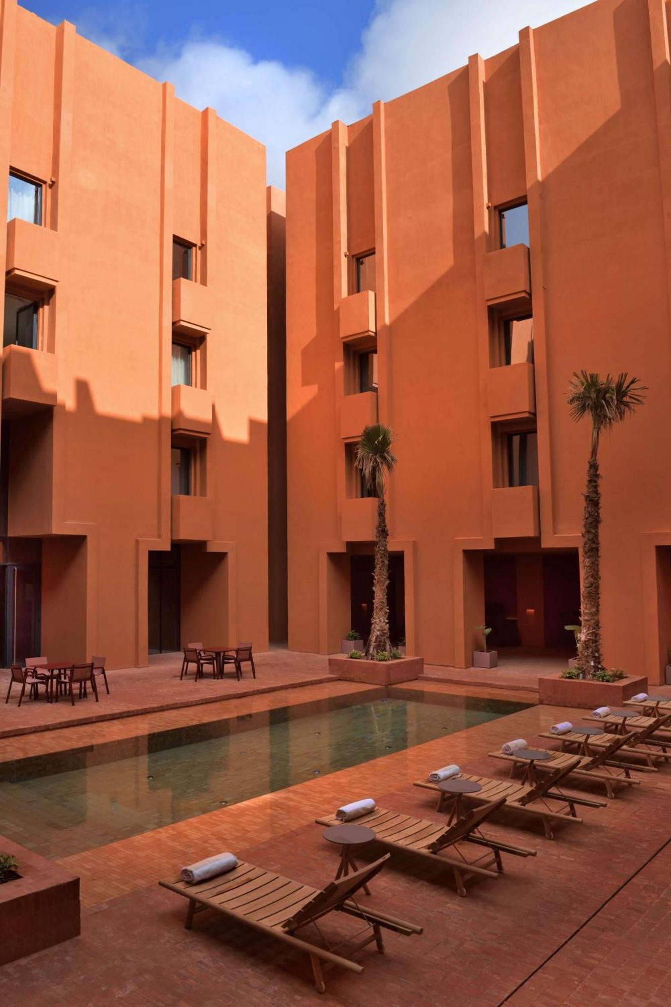 Doubletree By Hilton Ben Guerir Hotel & Residences Benguerir Экстерьер фото