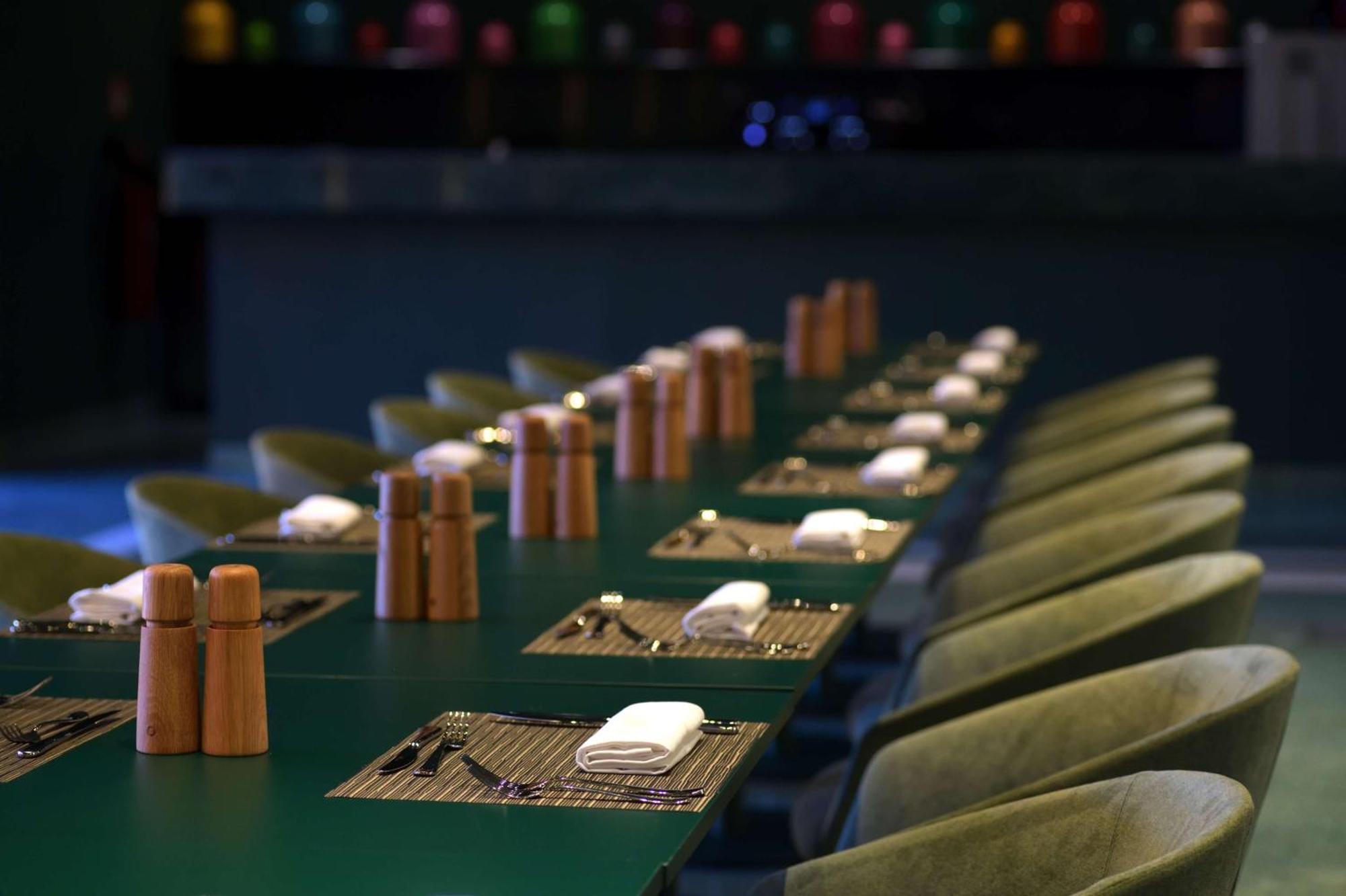 Doubletree By Hilton Ben Guerir Hotel & Residences Benguerir Экстерьер фото