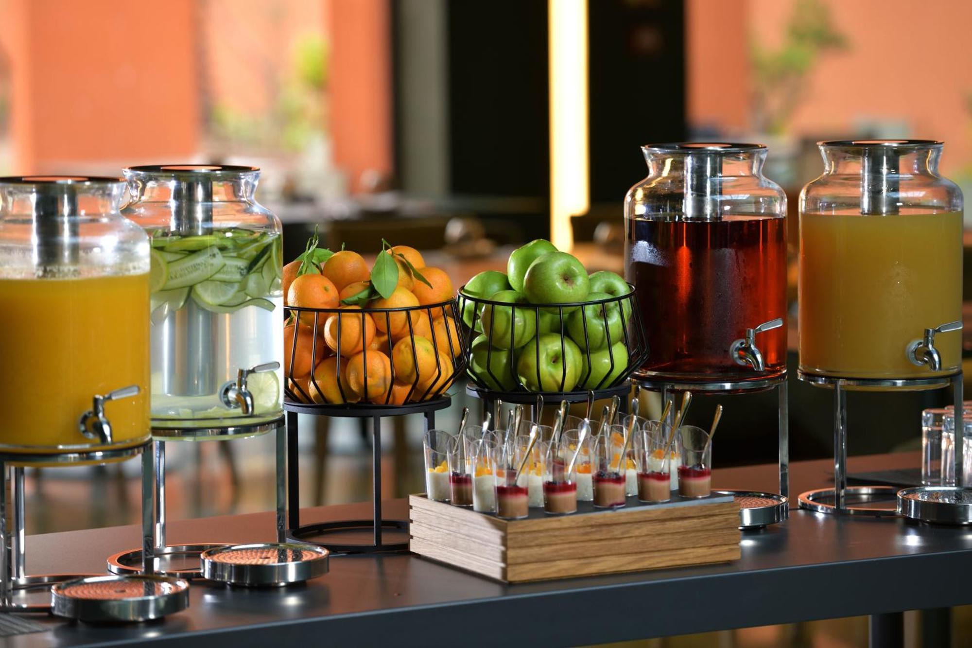 Doubletree By Hilton Ben Guerir Hotel & Residences Benguerir Экстерьер фото